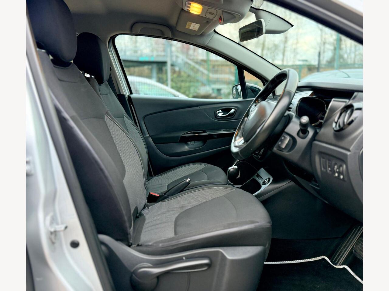 Renault Captur LX17UKW