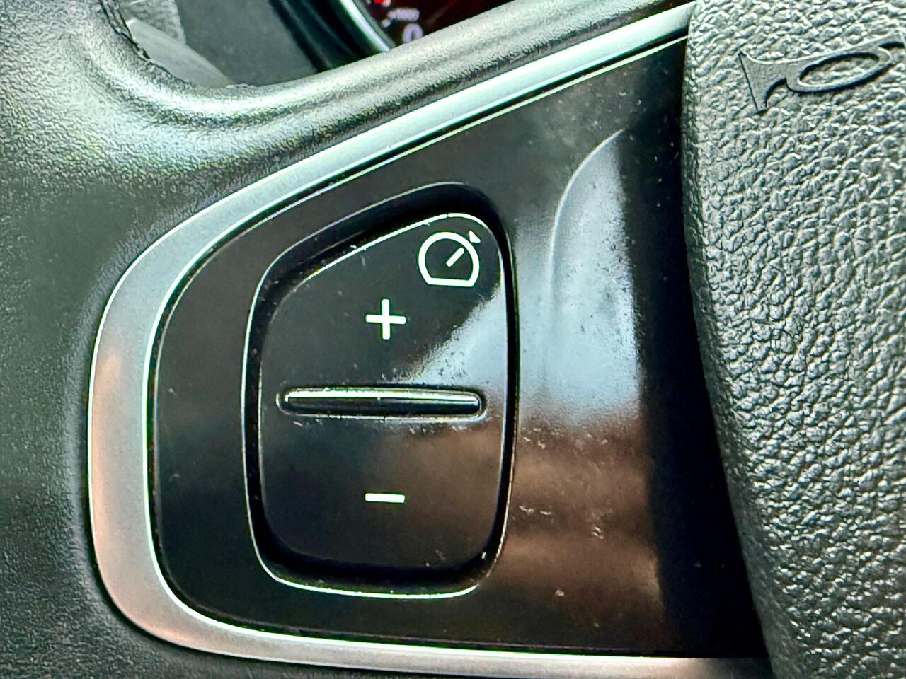 Renault Captur LX17UKW