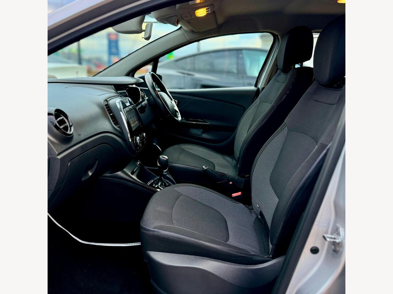 Renault Captur LX17UKW