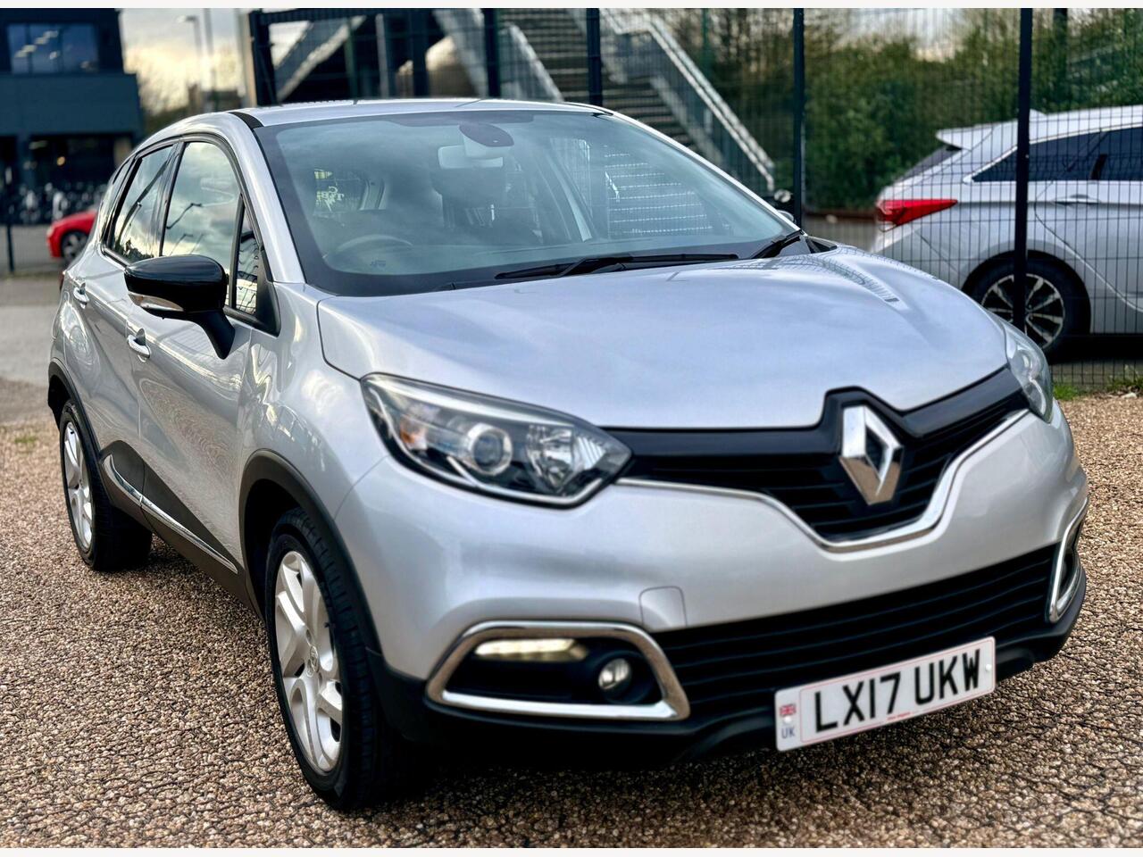 Renault Captur LX17UKW