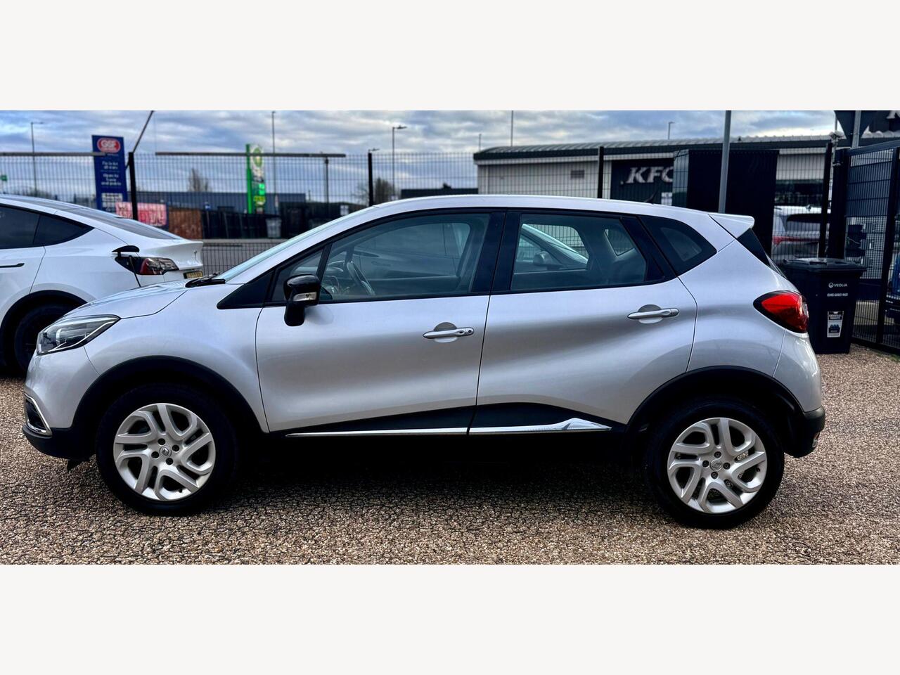 Renault Captur LX17UKW
