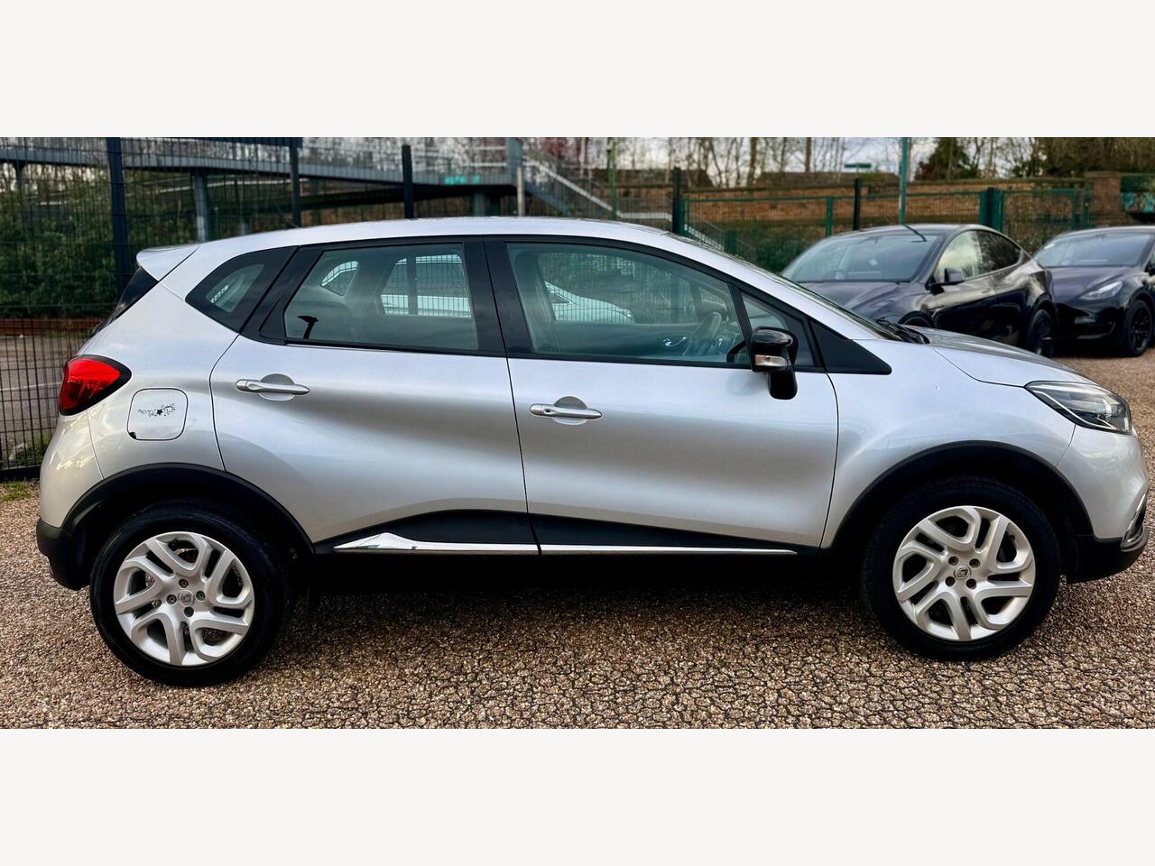 Renault Captur LX17UKW