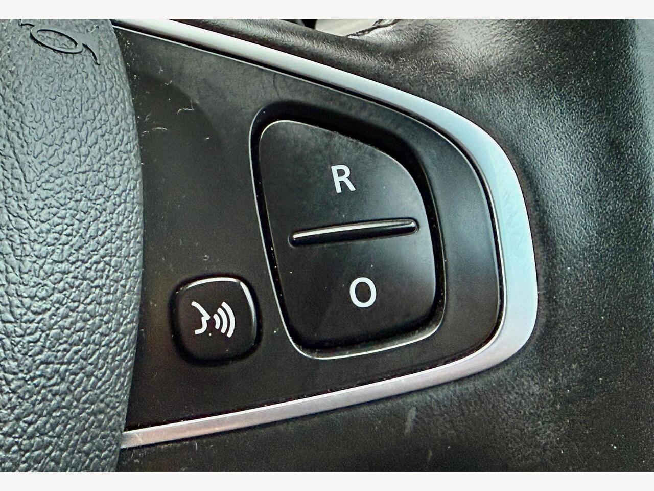 Renault Captur LX17UKW