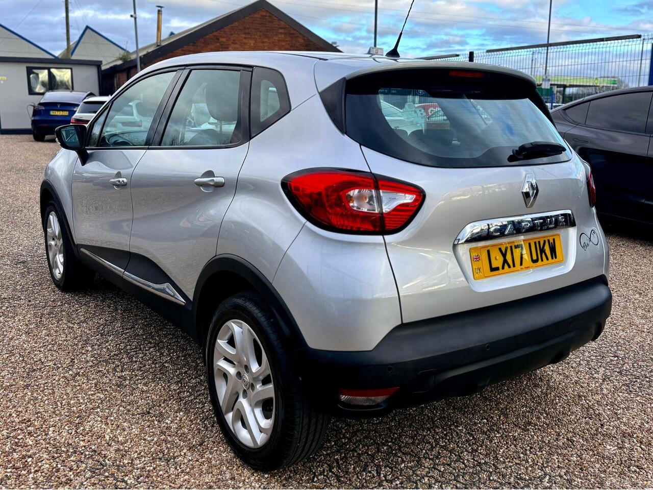 Renault Captur LX17UKW