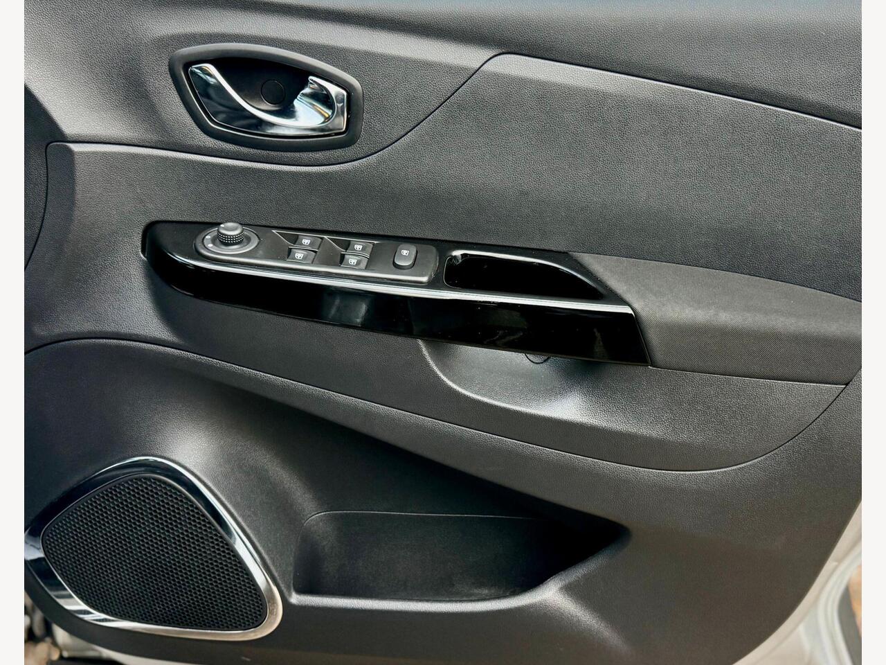 Renault Captur LX17UKW