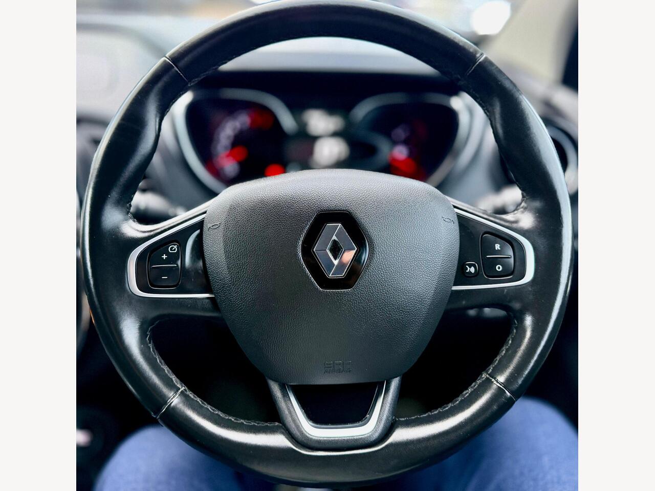 Renault Captur LX17UKW