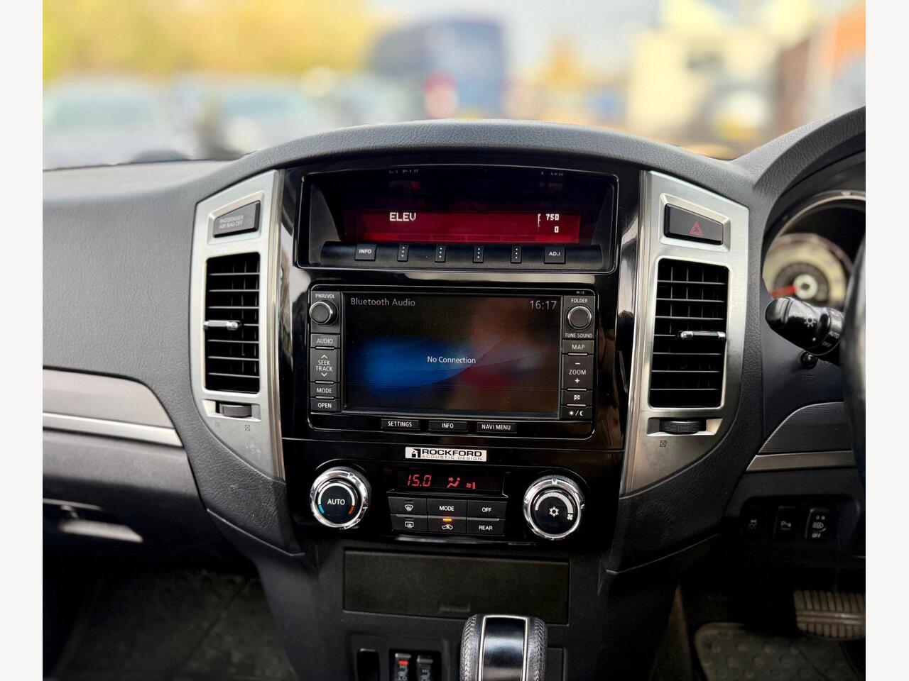 Mitsubishi Shogun YR64RFJ