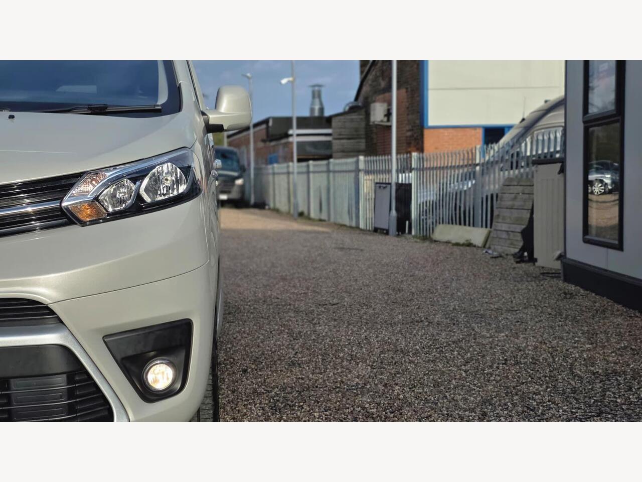 Toyota PROACE Verso RJ70LKN