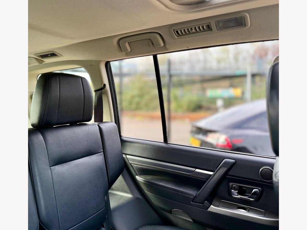 Mitsubishi Shogun YR64RFJ