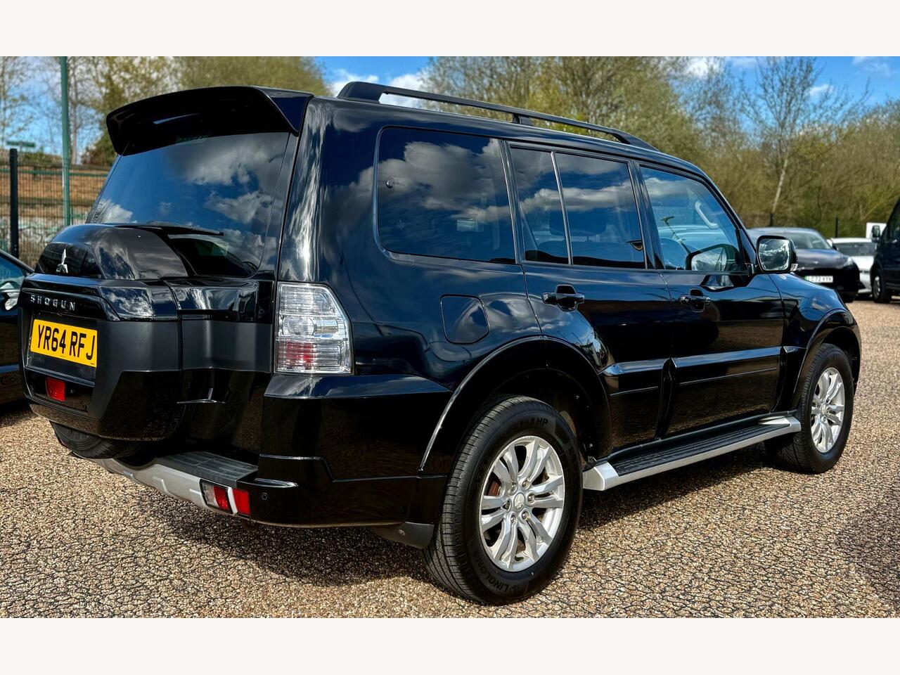 Mitsubishi Shogun YR64RFJ