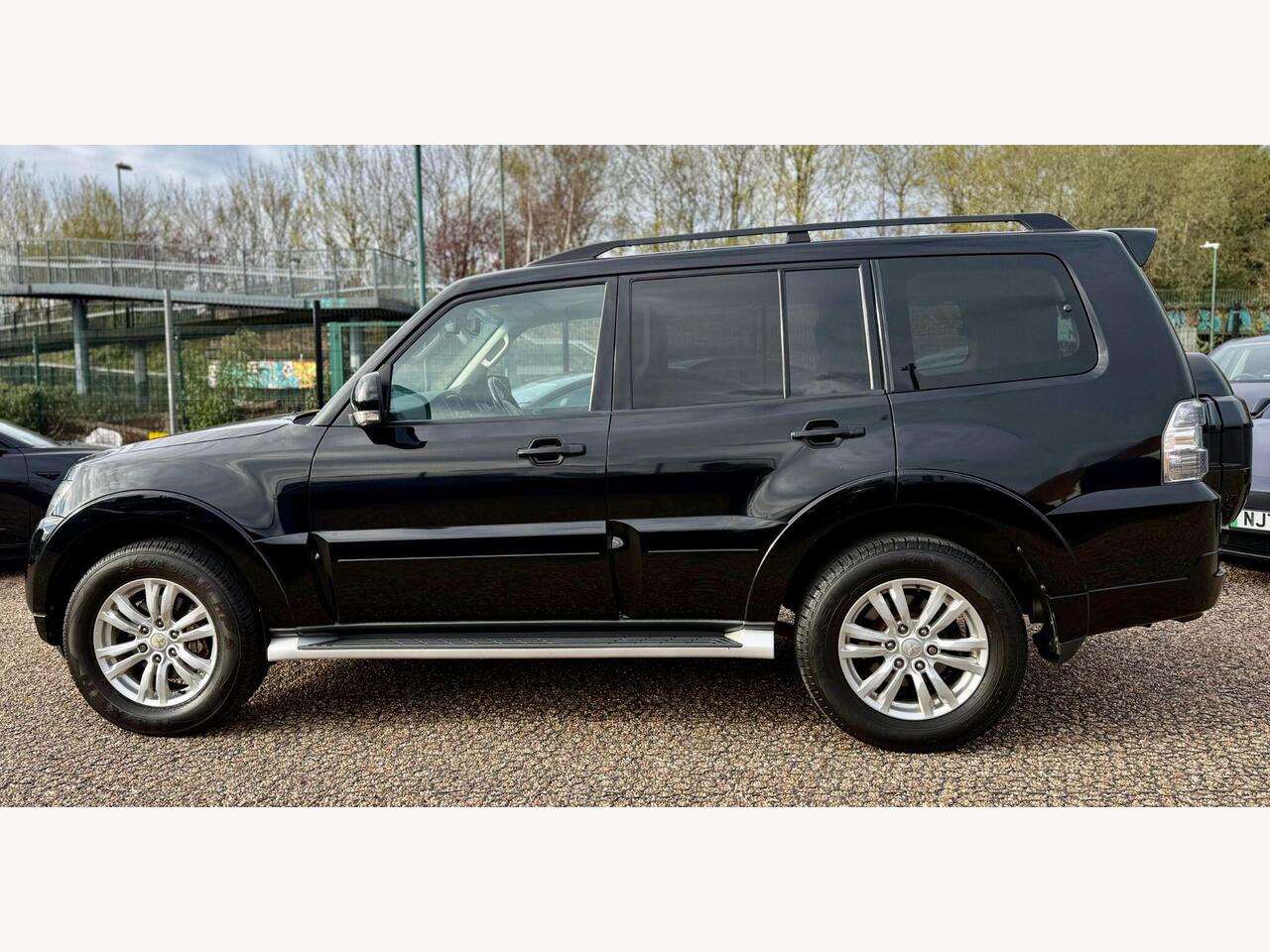 Mitsubishi Shogun YR64RFJ