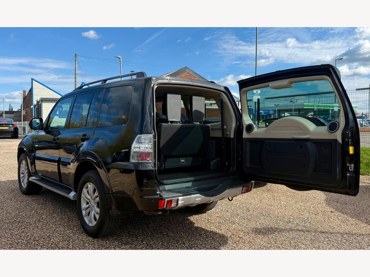 Mitsubishi Shogun YR64RFJ