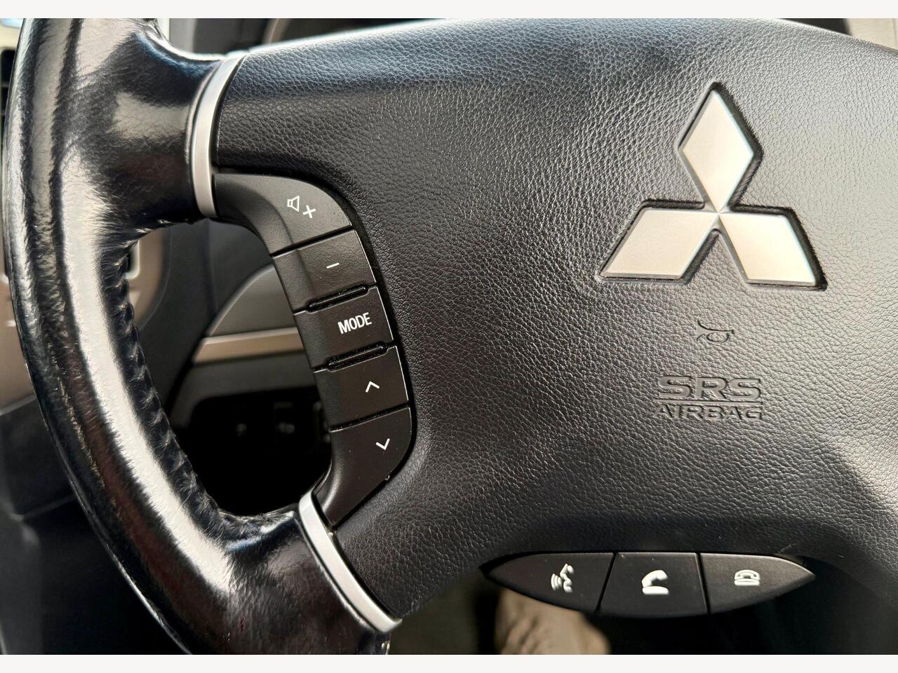 Mitsubishi Shogun YR64RFJ