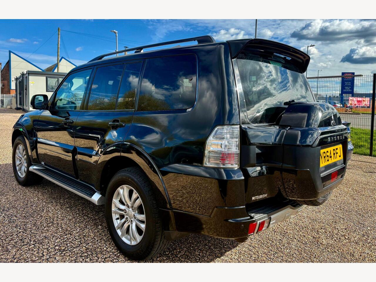 Mitsubishi Shogun YR64RFJ