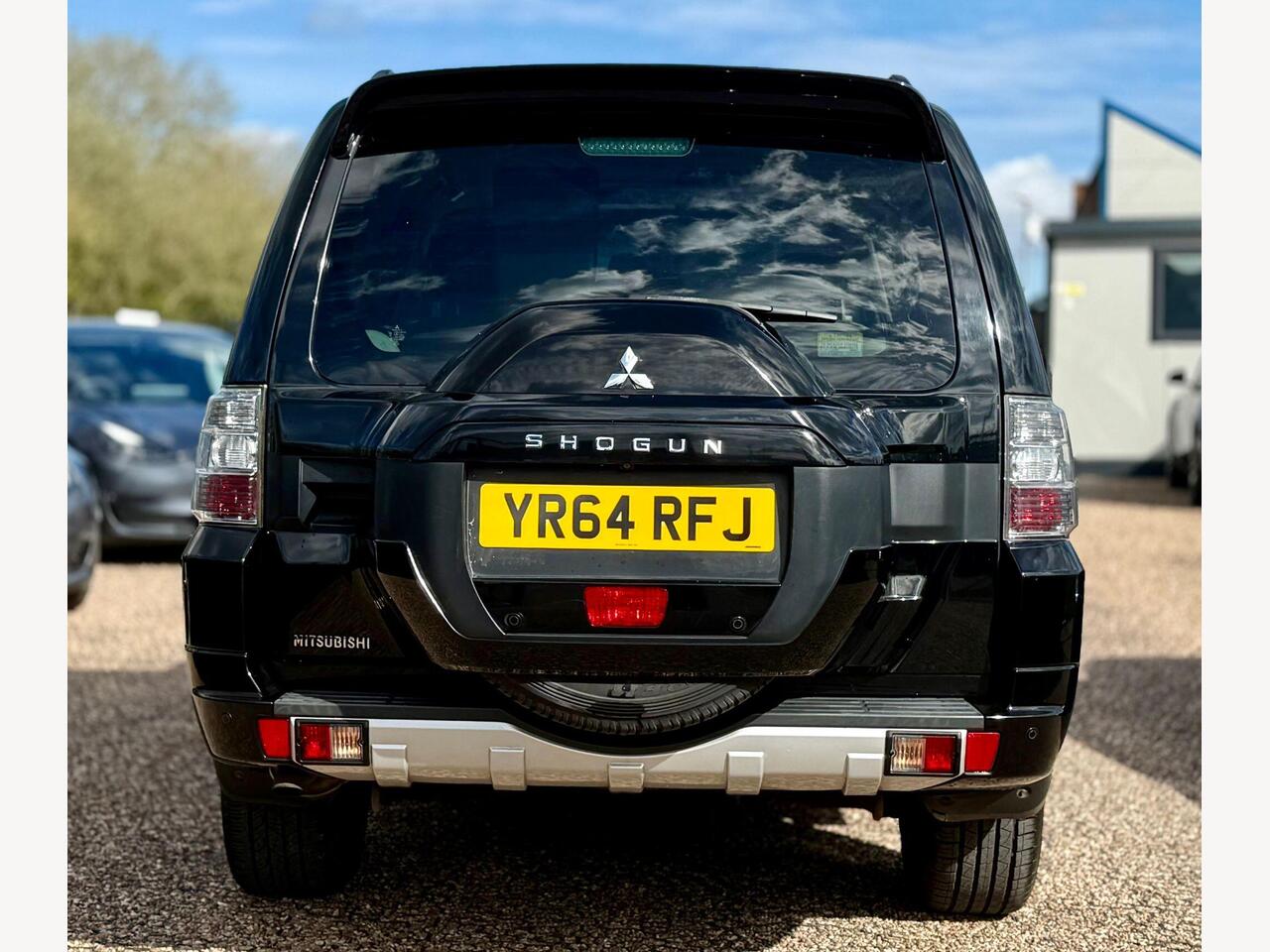 Mitsubishi Shogun YR64RFJ