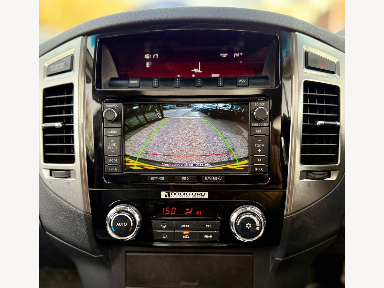 Mitsubishi Shogun YR64RFJ