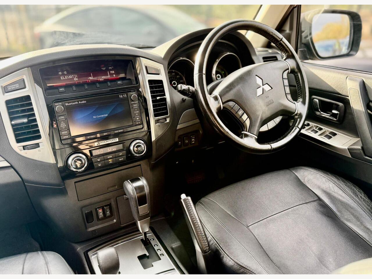 Mitsubishi Shogun YR64RFJ