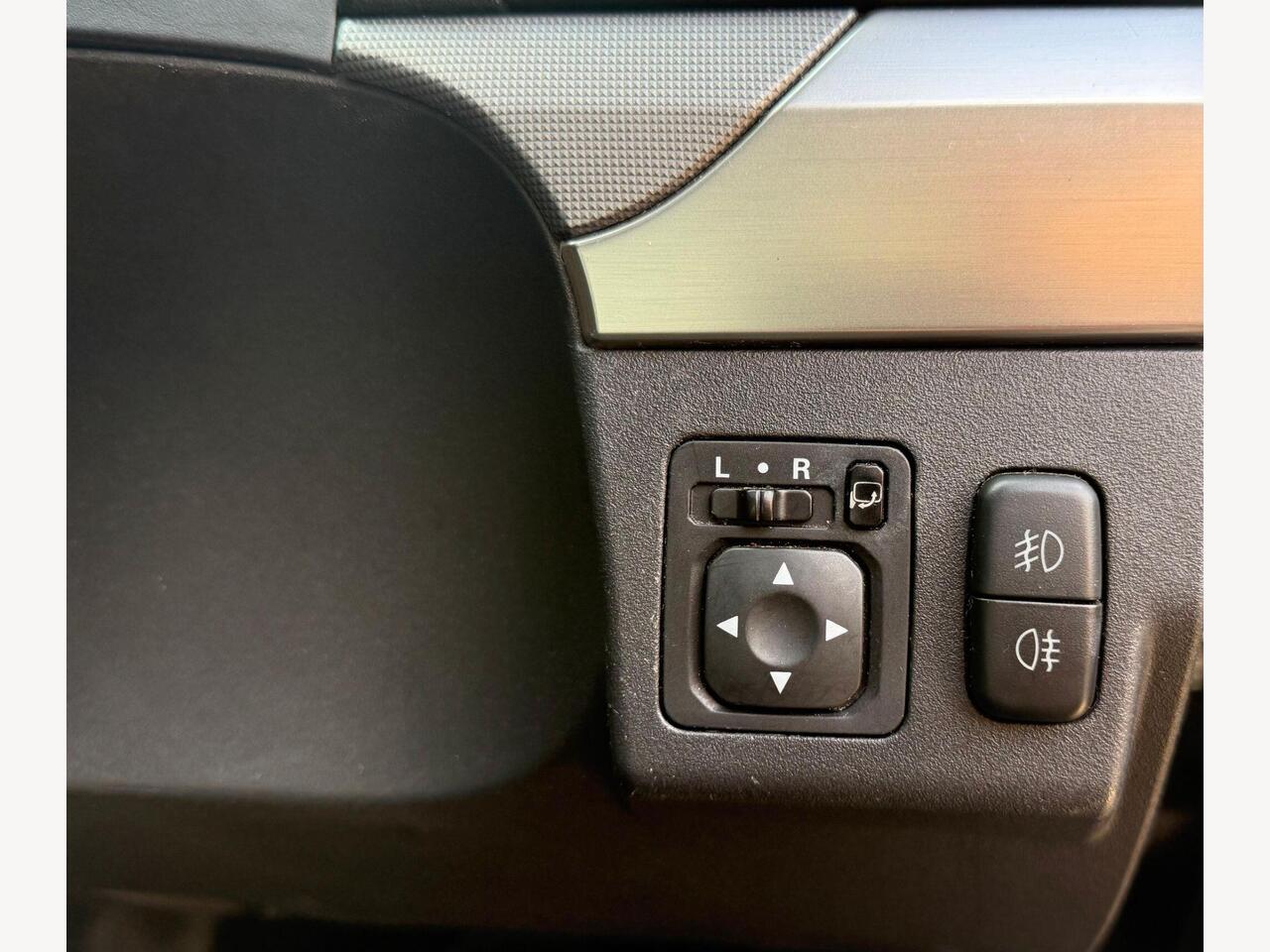 Mitsubishi Shogun YR64RFJ