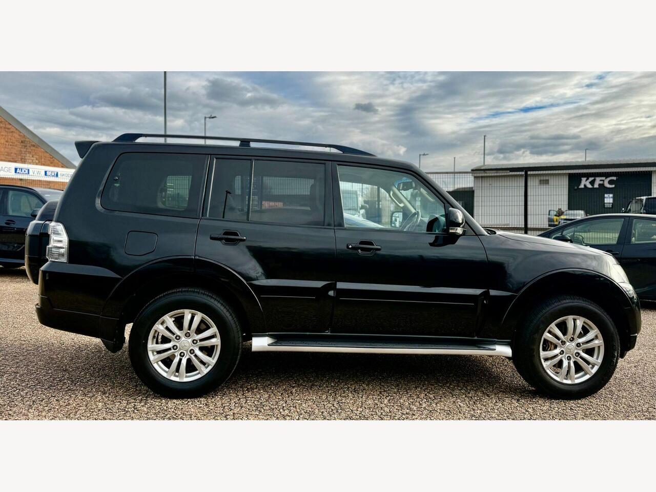 Mitsubishi Shogun YR64RFJ