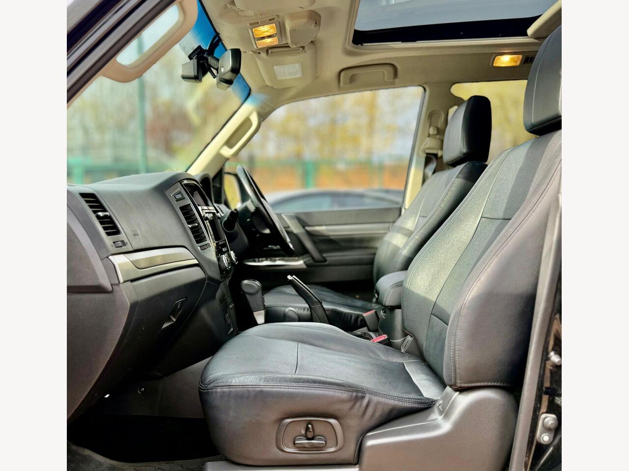 Mitsubishi Shogun YR64RFJ