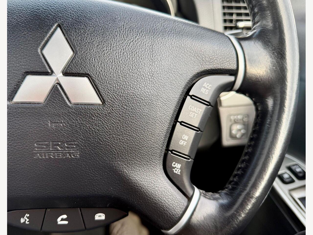 Mitsubishi Shogun YR64RFJ