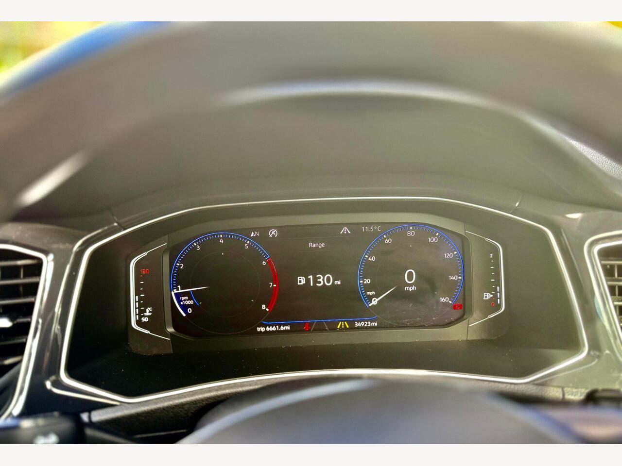 Volkswagen T-Roc DE18TXJ