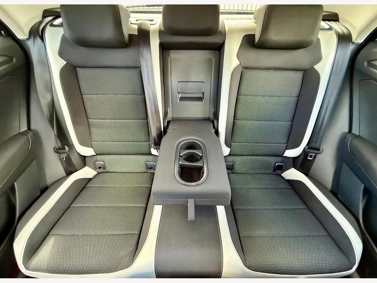 Volkswagen T-Roc DE18TXJ