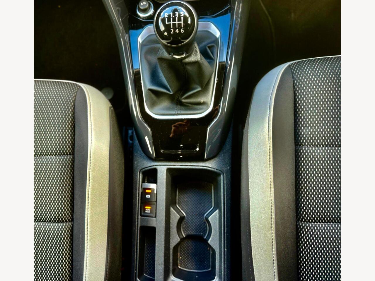 Volkswagen T-Roc DE18TXJ