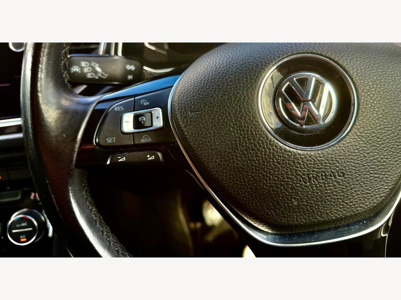 Volkswagen T-Roc DE18TXJ