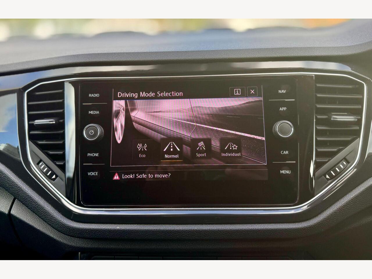 Volkswagen T-Roc DE18TXJ