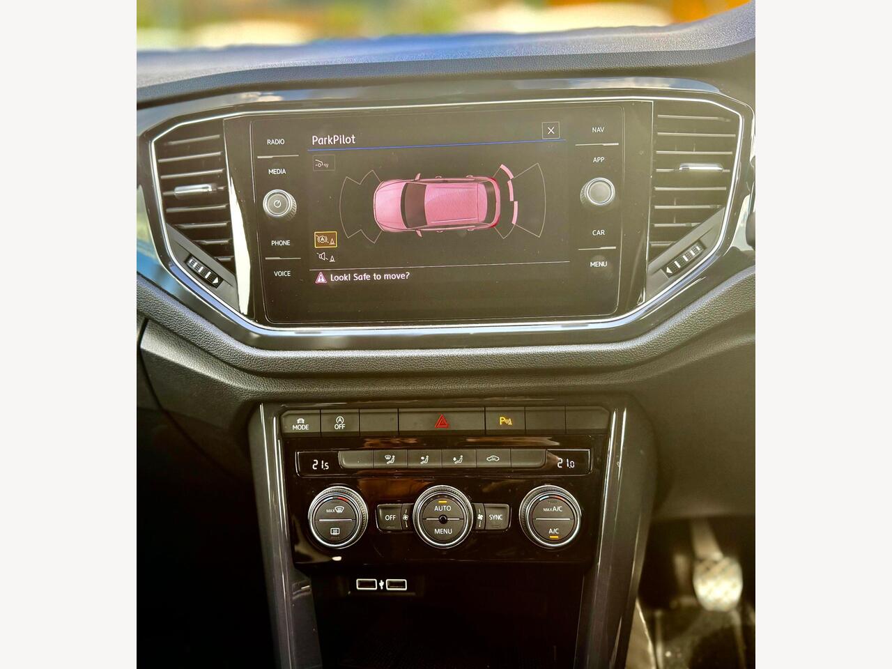 Volkswagen T-Roc DE18TXJ