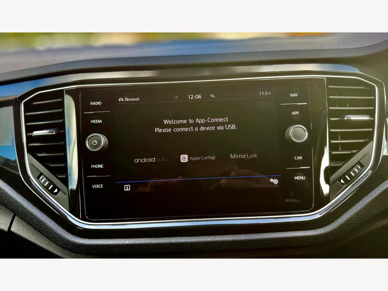 Volkswagen T-Roc DE18TXJ