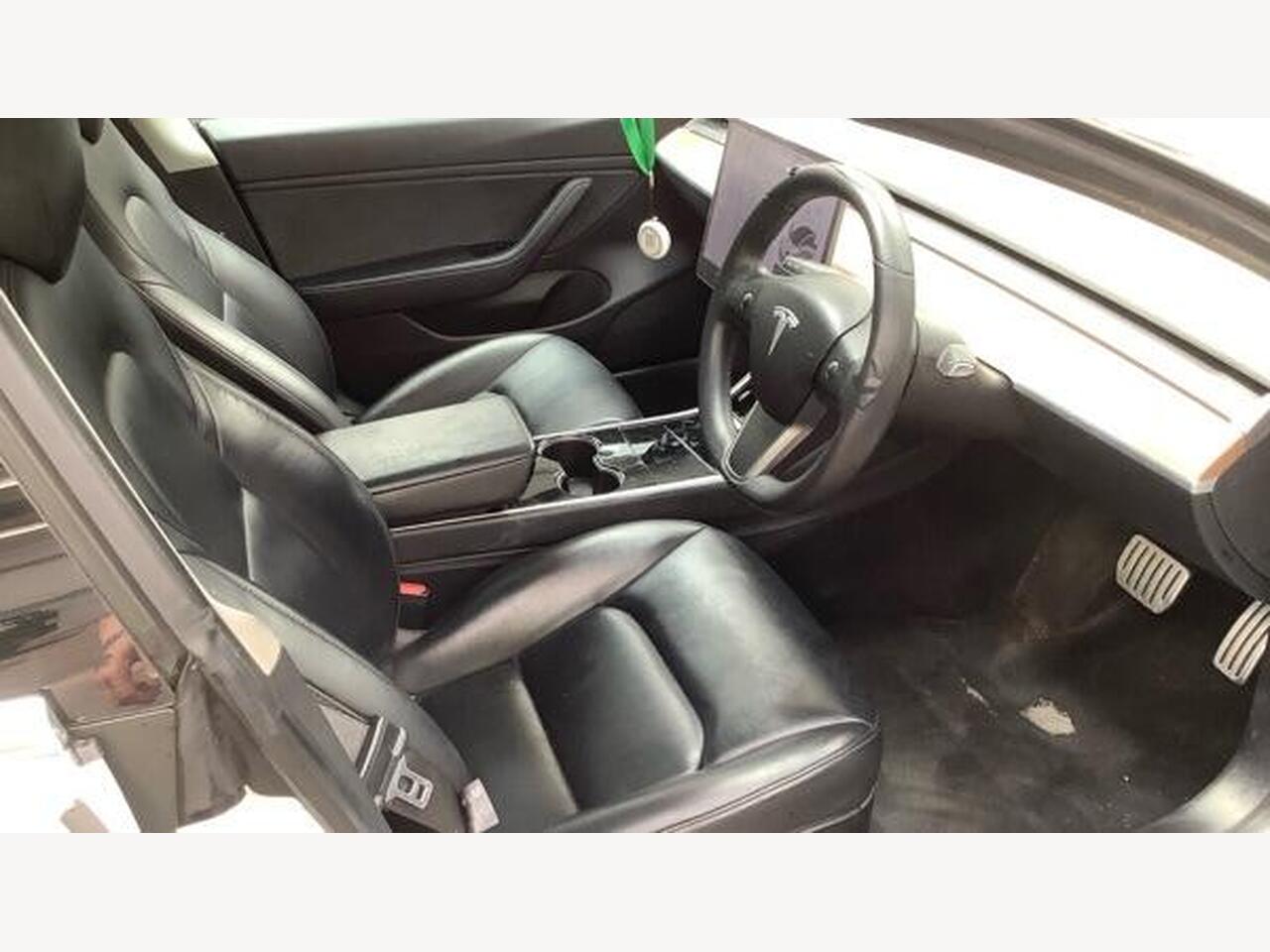 Tesla Model 3 MT69YVY