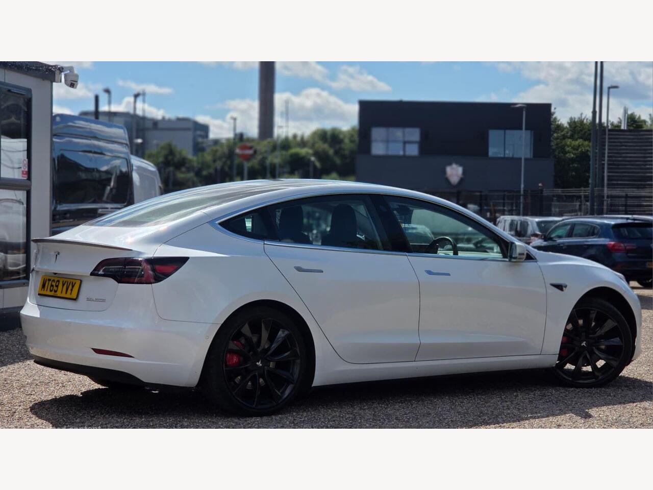 Tesla Model 3 MT69YVY