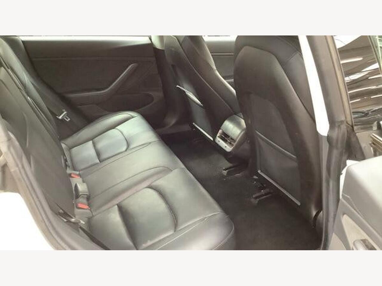 Tesla Model 3 MT69YVY