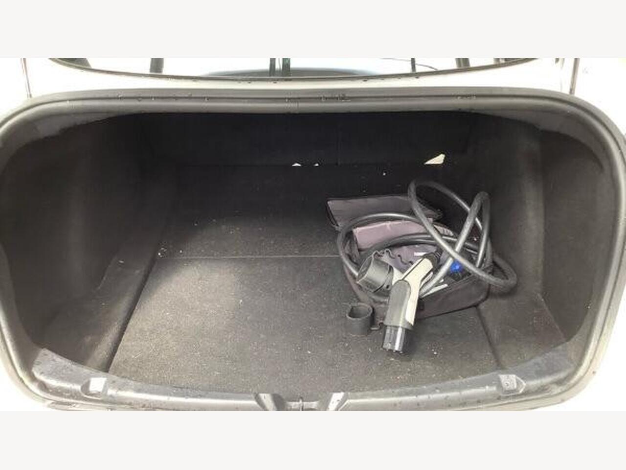Tesla Model 3 MT69YVY
