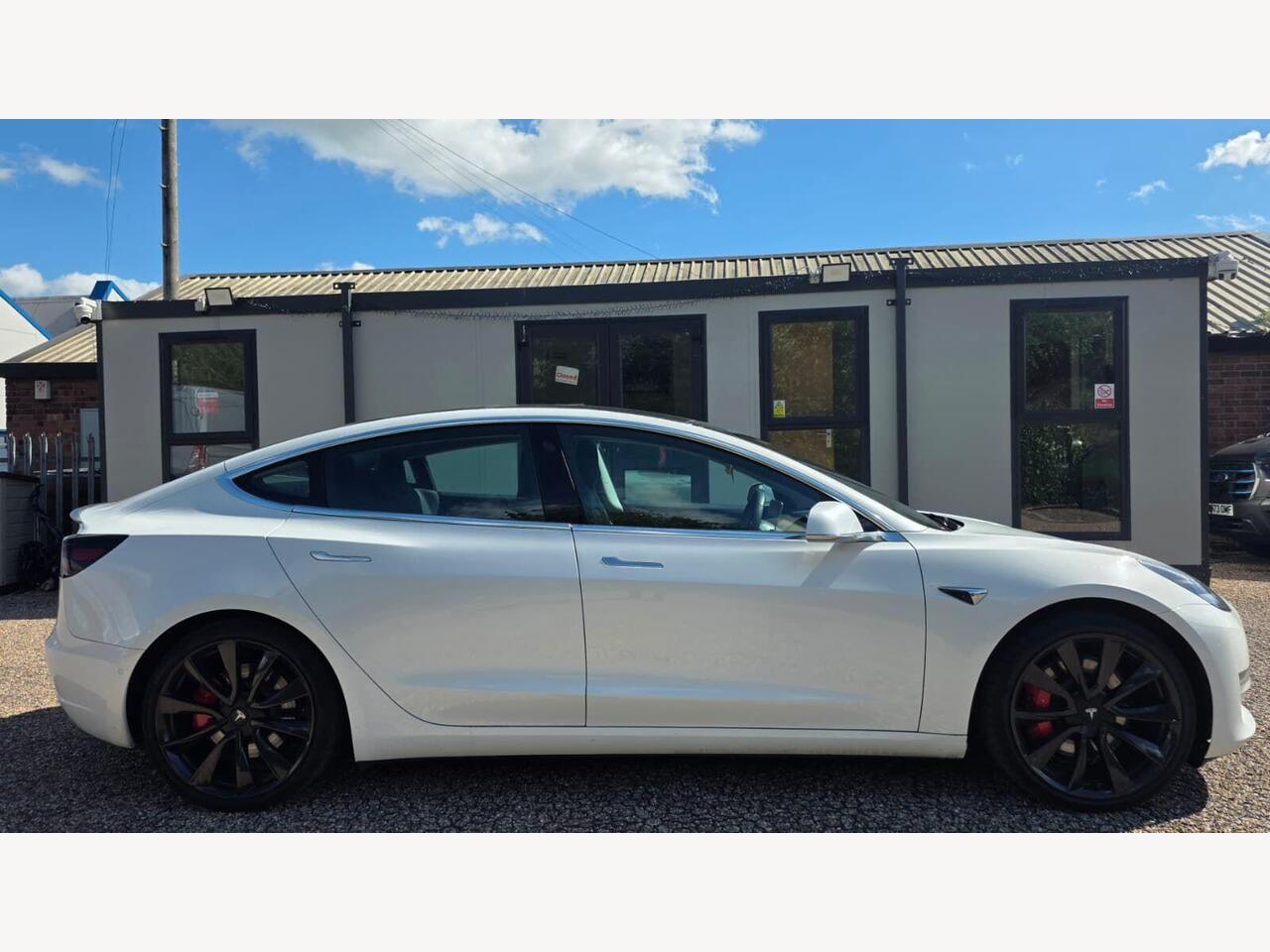Tesla Model 3 MT69YVY