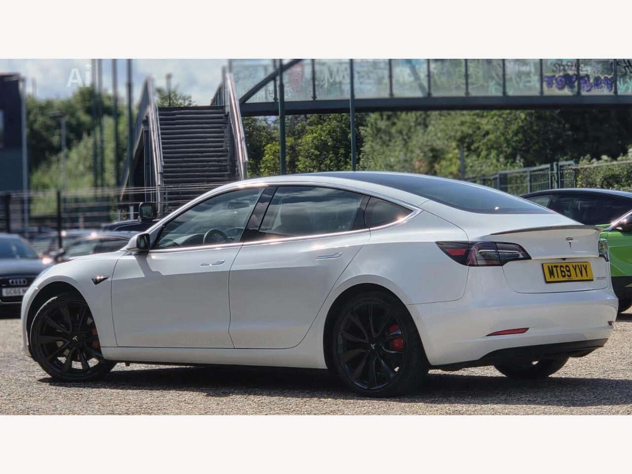 Tesla Model 3 MT69YVY